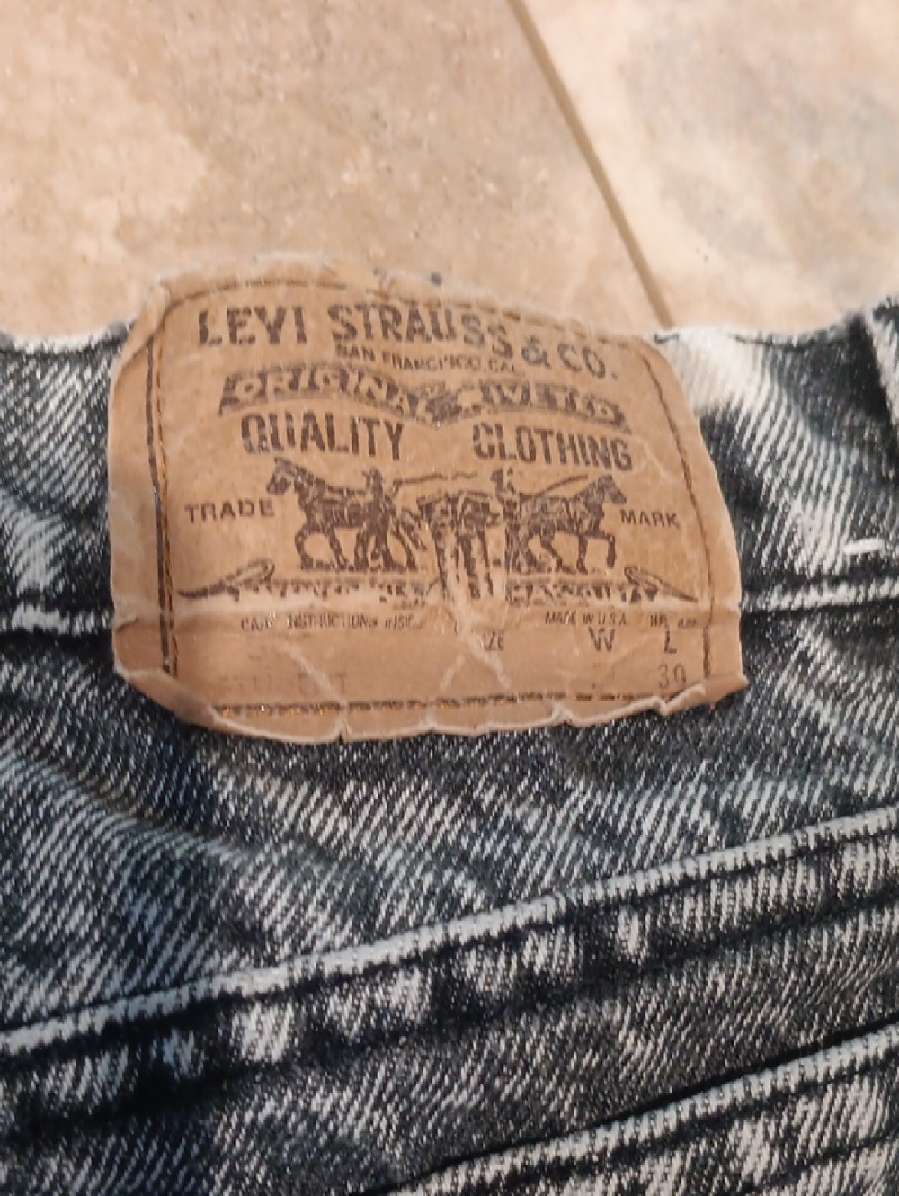 Levis Acid Wash Black - Picture 6 of 9